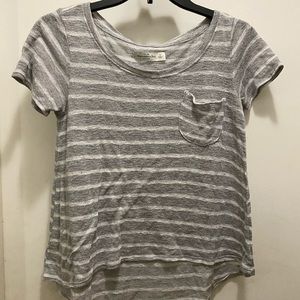 loose white & grey t shirt w pocket